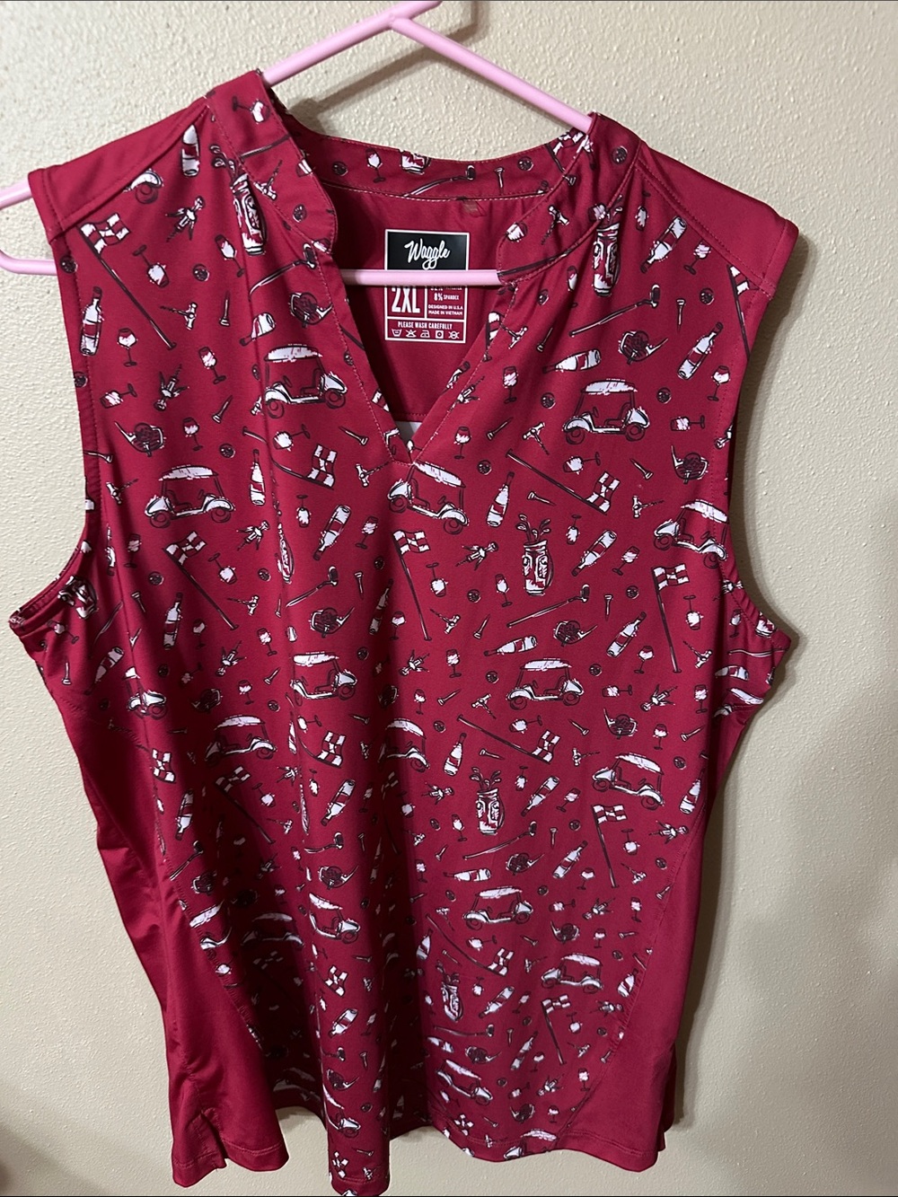 Waggle Sleeveless V-Neck Golf Print Tank - Berry